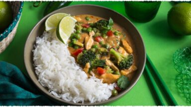 Rotes Thai-Curry mit Sommergemüse